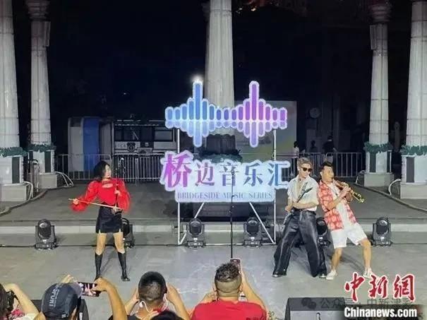 人这一辈子，一定要来天津听一场桥边音乐会！