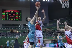 江苏德比：南京头排苏酒队以95:79胜江苏肯帝亚队图片