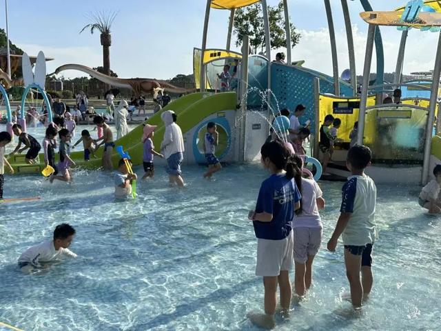 凿冰挑战赛、非遗火壶表演、夏日狂欢泼水......月湖·季高兔窝窝PANCOAT乐园精彩活动承包夏日快乐！