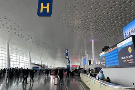 机舱哪个座位更方便睡觉？建议选左侧靠窗座位图片