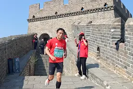 “万里长城 金山独秀”，2024金山岭长城半程马拉松赛举行图片