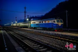 新春走基层|公益慢火车 连结乡村与城市的温情列车图片