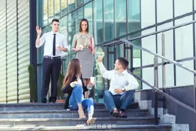 研究称多和陌生人打招呼可以提高幸福感图片