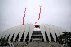 明晚，五华奥体中心C区将举行无人机表演，一起为梅州客家队加油图片