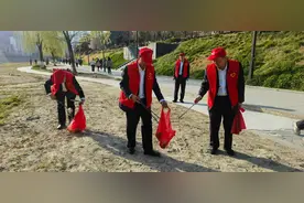 旬阳农商银行开展学雷锋志愿服务活动图片