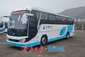@返校学子 济南公交两条定制专线到站接你图片