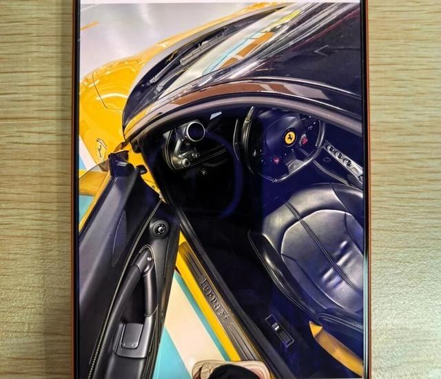 每顿饭一万多元，出游一次一百多万元，1年花光1300余万元！她已被刑拘