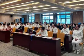 乳山市人民医院护士职业礼仪培训：提升专业素养，塑造温暖形象图片