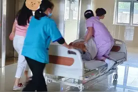 太惊险！福建孕妇突发意外，婴儿命悬一线！护士跪着托举生命，20分钟后……图片