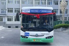 连接医院与社区，武汉定制公交D715正式开通图片