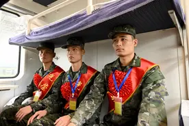 热血兄弟！安徽三胞胎一同入伍赴边疆图片