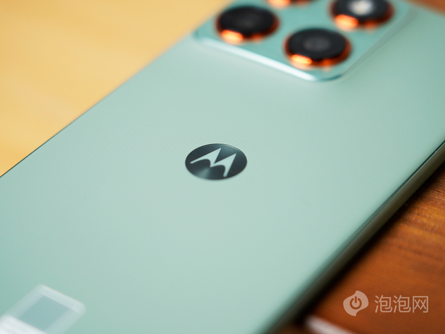 超纤薄设计，轻巧好手感 联想moto X70 Air评测