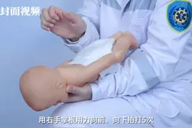 异物卡喉？医务人员演示海姆立克急救法，关键时候能救命！图片