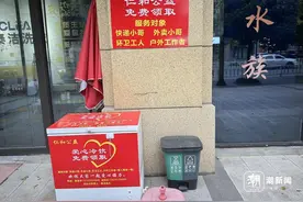 老是悄悄“自动”加满，杭州街头一台爱心冰箱前的一种默契图片