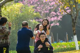 落实优化休假制度，让大家愿意消费、有时间消费图片