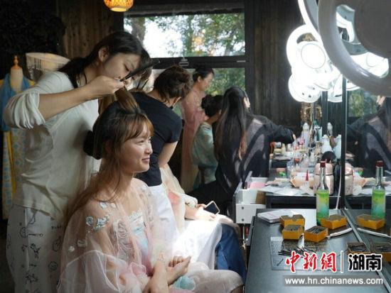 湖南怀化：旅发效应持续释放 荆坪古村热度攀升