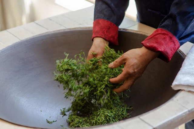 新茶饮赚疯了 卖茶叶的为啥挣不到钱？ | 超品洞察