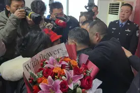 被拐40年的娃小年回乡认亲  “今年这个年终于全家团圆了”｜新春走基层图片