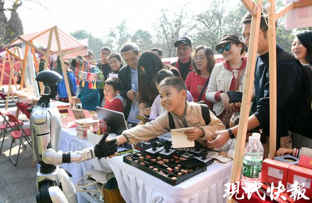 创意设计赋能红色文化传承，南京举办特色文创产品展示交流活动