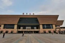 高铁站，南阳医专二附院医生紧急救人！图片