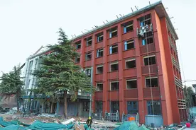 全力拼经济 决胜全年红 拼在一线 干在一线丨废弃陶瓷厂变身文化艺术园图片