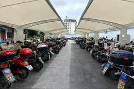 不上楼不拉线，电动自行车怎样充上安全电？上海各区开始认真整活图片