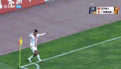 2-0！广州队将皮球传入球门，吴永强脚后跟做球、张志雄破门图片