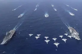 中国首次开展双航母演练：专家：有战略意义 并非简单1+1图片