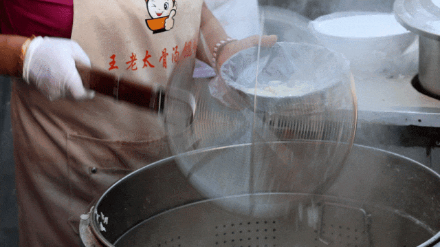 威海这个早市突然就火了，连游客都知道是“威海必打卡”
