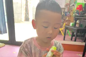 美味西瓜  ——西安市灞桥区常家湾幼儿园小班手工活动图片
