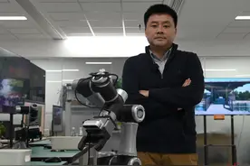 端茶送水、辅导作业都能干，“成都造”人形机器人将走进我们生活｜探寻成都新质生产力图片