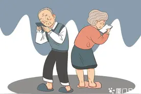 老年人莫做“低头族”！长时间刷手机易患干眼症，还可能诱发青光眼图片