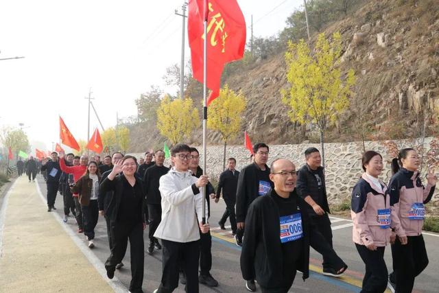 “好运山东”2025年徒步齐鲁（枣庄站）燃动翼云湖畔