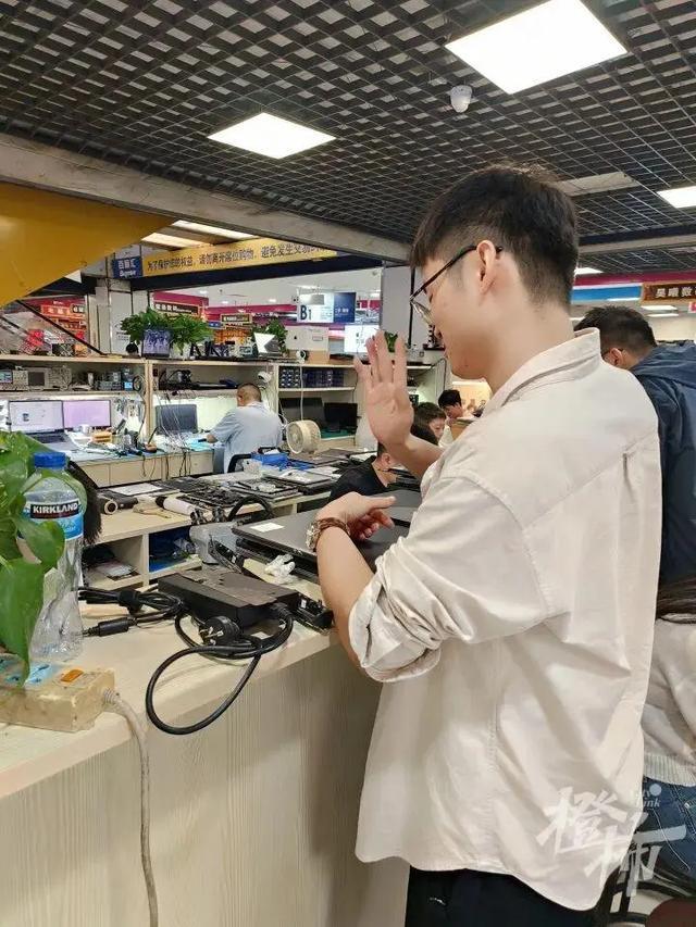 每月涨粉10万，外地顾客都想把电脑寄给他！杭州百脑汇这家店为什么突然火了？
