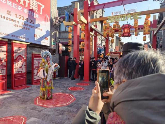 前门好“集”了！正逛着年货，突然就弦歌震场了……