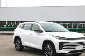 轴距2800mm，国产高端SUV星途TXL新款曝光，下季度上市图片