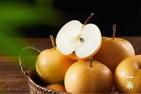 秋季限定秋月梨，形美如月、入口无渣，抓住黄金赏味期！图片