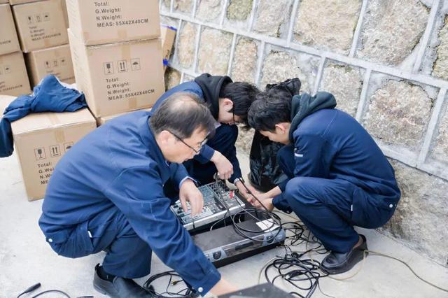 参赛选手激情攀登，工作人员实力 “护驾”——2025年第二十一届中国黄山登山大会侧记