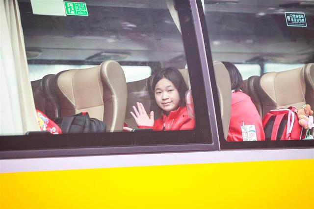 十五运跳水：全红婵完成赛前最后一练 微笑挥手告别只待明日复出首秀