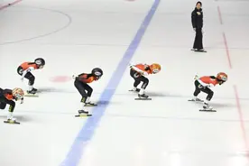 【2024上海学生运动会】短道速滑，热血少年的冰上竞速秀图片