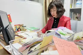 校园里的特殊信箱架起沟通的“桥梁”，央广报道“书信校长”韦莉图片