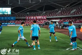 组图丨2023赛季中甲联赛枣庄主场济南兴洲VS广州队在枣庄市文体中心体育场开赛图片