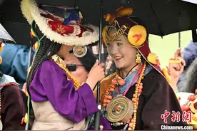 四川白玉草原乡村民俗文化活动启幕图片