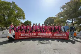 “梨花风起正清明，清明踏春正好时”长者出游活动图片