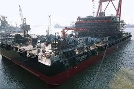 三航局800吨单臂架变幅式起重船“三航起20”顺利吉水图片