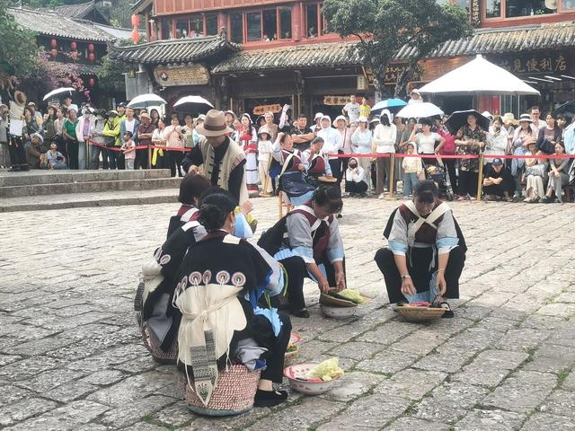 “特色文化季”引发的思考