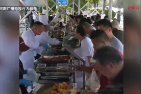 郑州一五星级酒店摆地摊日入3万，出摊37分钟售罄，经理直言：不在乎别人说摆地摊掉价图片