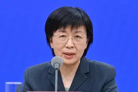 北大人民医院专家：不能过度防晒，维生素D缺乏可能造成骨质疏松图片