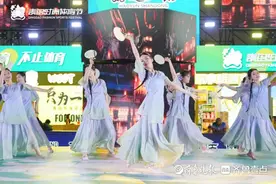 热辣开赛！第五届青岛时尚体育节-东方舞比赛在金沙滩啤酒城举行图片