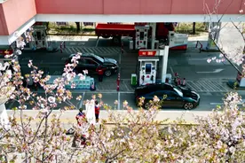 开辟加油赏花车道，申城加油站服务再升级图片